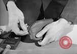 Immagine di Ricevitore-trasmettitore United States USA, 1943, secondo 41 filmato di repertorio 65675032557