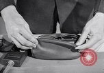 Immagine di Ricevitore-trasmettitore United States USA, 1943, secondo 43 filmato di repertorio 65675032557