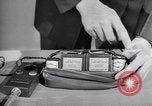 Immagine di Ricevitore-trasmettitore United States USA, 1943, secondo 52 filmato di repertorio 65675032557