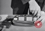 Immagine di Ricevitore-trasmettitore United States USA, 1943, secondo 53 filmato di repertorio 65675032557