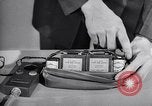 Immagine di Ricevitore-trasmettitore United States USA, 1943, secondo 54 filmato di repertorio 65675032557
