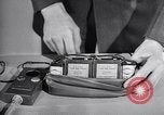 Immagine di Ricevitore-trasmettitore United States USA, 1943, secondo 55 filmato di repertorio 65675032557