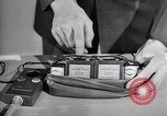 Immagine di Ricevitore-trasmettitore United States USA, 1943, secondo 56 filmato di repertorio 65675032557