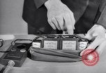 Immagine di Ricevitore-trasmettitore United States USA, 1943, secondo 57 filmato di repertorio 65675032557