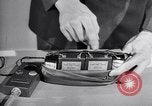 Immagine di Ricevitore-trasmettitore United States USA, 1943, secondo 58 filmato di repertorio 65675032557