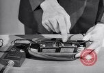 Immagine di Ricevitore-trasmettitore United States USA, 1943, secondo 62 filmato di repertorio 65675032557