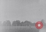 Standbild ein Mann lofted in der Luft von einem Flugzeug Thomasville Georgia United States USA, 1935, aus Sekunde 4 historischem Filmmaterial Videoclip 65675032574