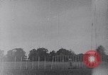 Standbild ein Mann lofted in der Luft von einem Flugzeug Thomasville Georgia United States USA, 1935, aus Sekunde 8 historischem Filmmaterial Videoclip 65675032574