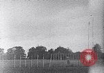 Standbild ein Mann lofted in der Luft von einem Flugzeug Thomasville Georgia United States USA, 1935, aus Sekunde 15 historischem Filmmaterial Videoclip 65675032574