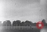 Standbild ein Mann lofted in der Luft von einem Flugzeug Thomasville Georgia United States USA, 1935, aus Sekunde 16 historischem Filmmaterial Videoclip 65675032574