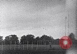 Standbild ein Mann lofted in der Luft von einem Flugzeug Thomasville Georgia United States USA, 1935, aus Sekunde 39 historischem Filmmaterial Videoclip 65675032574