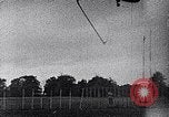 Standbild ein Mann lofted in der Luft von einem Flugzeug Thomasville Georgia United States USA, 1935, aus Sekunde 50 historischem Filmmaterial Videoclip 65675032574