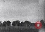 Standbild ein Mann lofted in der Luft von einem Flugzeug Thomasville Georgia United States USA, 1935, aus Sekunde 57 historischem Filmmaterial Videoclip 65675032574