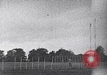 Standbild ein Mann lofted in der Luft von einem Flugzeug Thomasville Georgia United States USA, 1935, aus Sekunde 60 historischem Filmmaterial Videoclip 65675032574