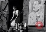 Standbild vertriebene Russen Grimma Deutschland, 1945, aus Sekunde 48 historischem Filmmaterial Videoclip 65675032575