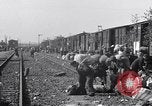 Standbild vertriebene Russen Grimma Deutschland, 1945, aus Sekunde 54 historischem Filmmaterial Videoclip 65675032575