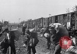 Standbild vertriebene Russen Grimma Deutschland, 1945, aus Sekunde 58 historischem Filmmaterial Videoclip 65675032575