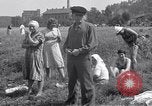 Standbild vertriebene Russen Grimma Deutschland, 1945, aus Sekunde 33 historischem Filmmaterial Videoclip 65675032576