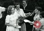 Standbild Evangelium Prediger und Bergarbeiter Kentucky United States USA, 1962, aus Sekunde 27 historischem Filmmaterial Videoclip 65675032597