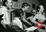 Image Renouveau de l'église fondamentaliste de montagnes des Appalaches Delphia Kentucky USA, 1962, de la seconde 25 séquences d'archives historiques vidéo 65675032602