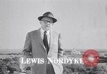 Standbild amerikanische Landwirte Dalhart Texas USA, 1960, aus Sekunde 6 historischem Filmmaterial Videoclip 65675032610