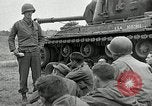 Standbild Us-Panzer und Infanterie im koreanischen Krieg 3 Korea, 1951, aus Sekunde 19 historischem Filmmaterial Videoclip 65675032631