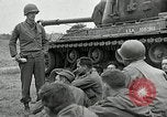 Standbild Us-Panzer und Infanterie im koreanischen Krieg 3 Korea, 1951, aus Sekunde 20 historischem Filmmaterial Videoclip 65675032631