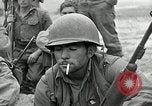 Standbild Us-Panzer und Infanterie im koreanischen Krieg 3 Korea, 1951, aus Sekunde 25 historischem Filmmaterial Videoclip 65675032631