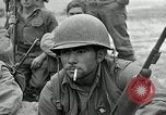 Standbild Us-Panzer und Infanterie im koreanischen Krieg 3 Korea, 1951, aus Sekunde 26 historischem Filmmaterial Videoclip 65675032631
