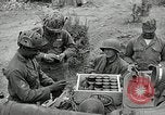Standbild Us-Panzer und Infanterie im koreanischen Krieg 3 Korea, 1951, aus Sekunde 32 historischem Filmmaterial Videoclip 65675032631