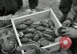 Standbild Us-Panzer und Infanterie im koreanischen Krieg 3 Korea, 1951, aus Sekunde 35 historischem Filmmaterial Videoclip 65675032631