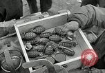 Standbild Us-Panzer und Infanterie im koreanischen Krieg 3 Korea, 1951, aus Sekunde 36 historischem Filmmaterial Videoclip 65675032631