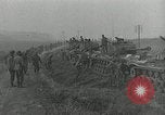 Standbild Us-Panzer und Infanterie im koreanischen Krieg 3 Korea, 1951, aus Sekunde 38 historischem Filmmaterial Videoclip 65675032631