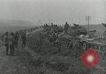 Standbild Us-Panzer und Infanterie im koreanischen Krieg 3 Korea, 1951, aus Sekunde 39 historischem Filmmaterial Videoclip 65675032631
