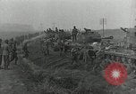 Standbild Us-Panzer und Infanterie im koreanischen Krieg 3 Korea, 1951, aus Sekunde 40 historischem Filmmaterial Videoclip 65675032631