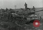 Standbild Us-Panzer und Infanterie im koreanischen Krieg 3 Korea, 1951, aus Sekunde 43 historischem Filmmaterial Videoclip 65675032631