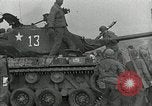 Standbild Us-Panzer und Infanterie im koreanischen Krieg 3 Korea, 1951, aus Sekunde 46 historischem Filmmaterial Videoclip 65675032631