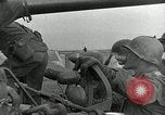 Standbild Us-Panzer und Infanterie im koreanischen Krieg 3 Korea, 1951, aus Sekunde 49 historischem Filmmaterial Videoclip 65675032631
