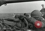 Standbild Us-Panzer und Infanterie im koreanischen Krieg 3 Korea, 1951, aus Sekunde 51 historischem Filmmaterial Videoclip 65675032631