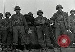 Standbild Us-Panzer und Infanterie im koreanischen Krieg 3 Korea, 1951, aus Sekunde 53 historischem Filmmaterial Videoclip 65675032631