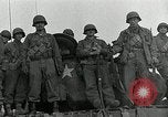 Standbild Us-Panzer und Infanterie im koreanischen Krieg 3 Korea, 1951, aus Sekunde 54 historischem Filmmaterial Videoclip 65675032631