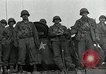 Standbild Us-Panzer und Infanterie im koreanischen Krieg 3 Korea, 1951, aus Sekunde 55 historischem Filmmaterial Videoclip 65675032631