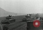 Standbild Us-Panzer und Infanterie im koreanischen Krieg 3 Korea, 1951, aus Sekunde 58 historischem Filmmaterial Videoclip 65675032631