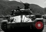 Standbild amerikanische M24 Chaffee Tanks Korea, 1951, aus Sekunde 38 historischem Filmmaterial Videoclip 65675032632