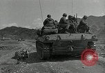 Standbild amerikanische M24 Chaffee Tanks Korea, 1951, aus Sekunde 49 historischem Filmmaterial Videoclip 65675032632