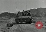 Standbild amerikanische M24 Chaffee Tanks Korea, 1951, aus Sekunde 50 historischem Filmmaterial Videoclip 65675032632