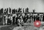 Standbild koreanischen Fluechtlinge Pjöngjang Nordkorea, 1950, aus Sekunde 32 historischem Filmmaterial Videoclip 65675032637