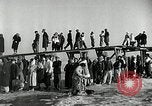 Standbild koreanischen Fluechtlinge Pjöngjang Nordkorea, 1950, aus Sekunde 41 historischem Filmmaterial Videoclip 65675032637