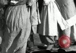 Standbild koreanischen Fluechtlinge Pjöngjang Nordkorea, 1950, aus Sekunde 47 historischem Filmmaterial Videoclip 65675032637