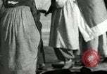 Standbild koreanischen Fluechtlinge Pjöngjang Nordkorea, 1950, aus Sekunde 48 historischem Filmmaterial Videoclip 65675032637